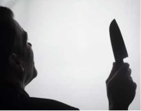 包丁を持った男