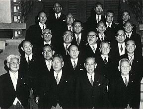 岸内閣において田中は郵政大臣に指名・就任